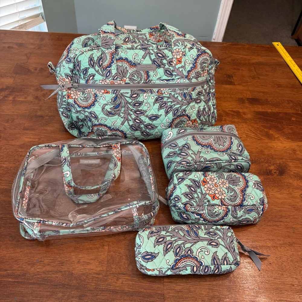 Vera Bradley Fan Flowers 5-Pc Travel Set Grand Traveler & Cosmetic Organizers
